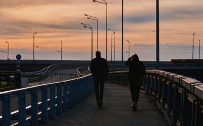 Wenn Liebe schweigt. Was sein Rückzug wirklich bedeutet und wie du zu dir selbst zurückfindest